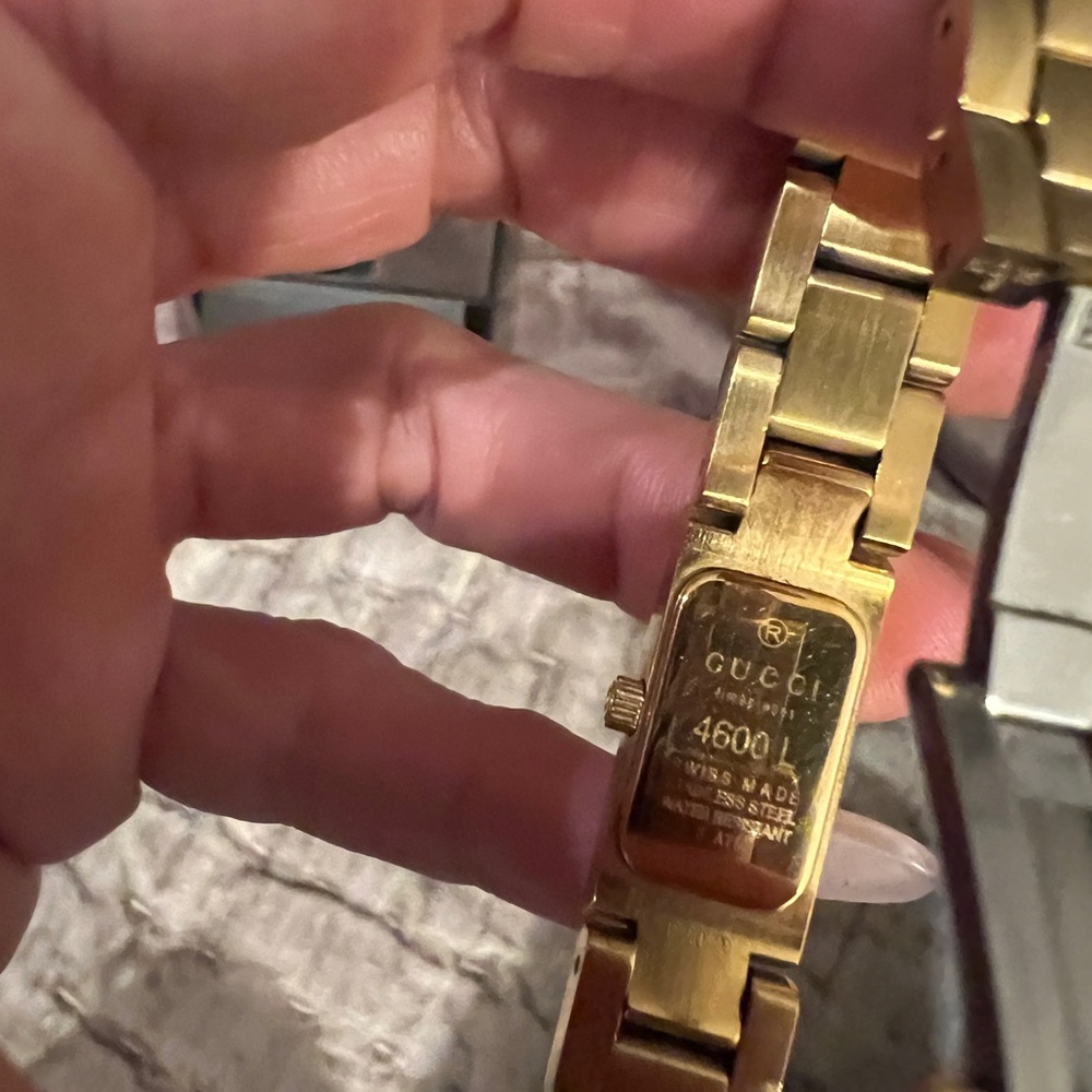 Gold Gucci Watch Vintage Mint Condition Authenticity Card and case - Picture 7 of 17